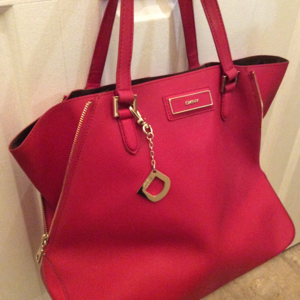 DKNY LARGE HANDBAG